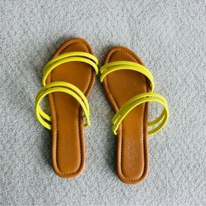 Sugar Bright Yellow Women's Strappy Slip On Sandals Size 7M SGR-Bilal NEW